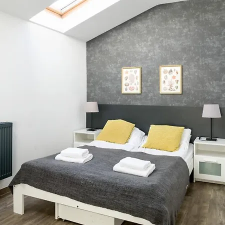 Modern In The Very Location 18 شقة